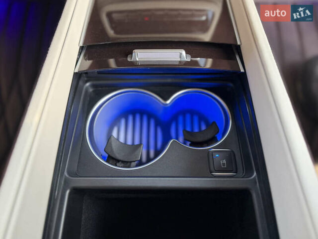 Черный Мерседес Майбах, объемом двигателя 3.98 л и пробегом 60 тыс. км за 150000 $, фото 38 на Automoto.ua