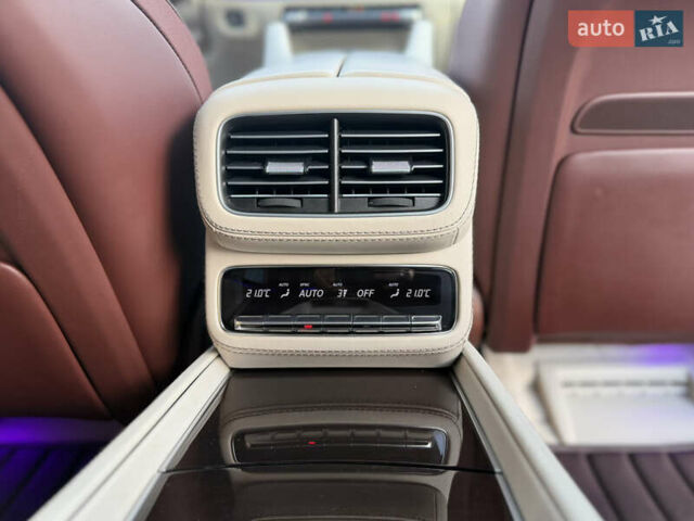 Черный Мерседес Майбах, объемом двигателя 3.98 л и пробегом 60 тыс. км за 150000 $, фото 37 на Automoto.ua