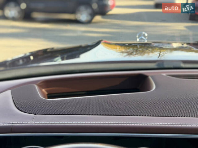 Черный Мерседес Майбах, объемом двигателя 3.98 л и пробегом 60 тыс. км за 150000 $, фото 15 на Automoto.ua