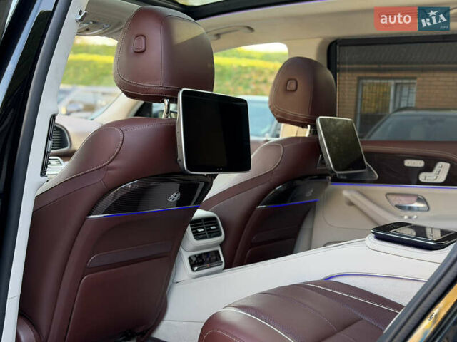 Черный Мерседес Майбах, объемом двигателя 3.98 л и пробегом 60 тыс. км за 150000 $, фото 27 на Automoto.ua