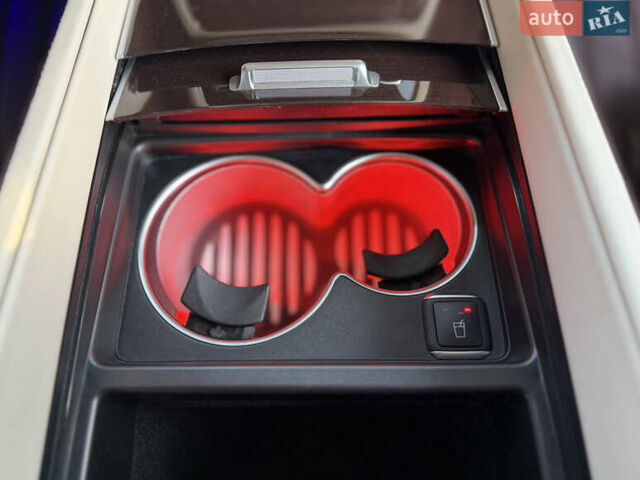 Черный Мерседес Майбах, объемом двигателя 3.98 л и пробегом 60 тыс. км за 150000 $, фото 39 на Automoto.ua