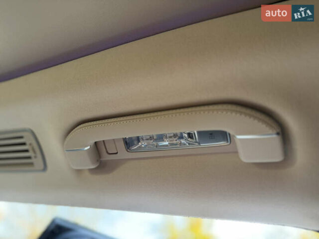 Черный Мерседес Майбах, объемом двигателя 3.98 л и пробегом 60 тыс. км за 150000 $, фото 43 на Automoto.ua