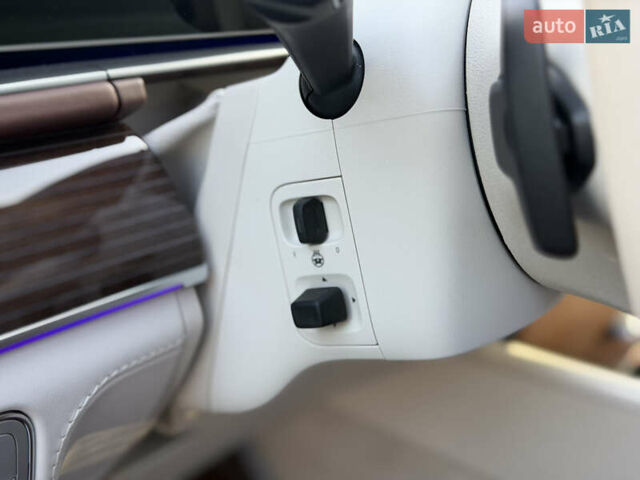 Черный Мерседес Майбах, объемом двигателя 3.98 л и пробегом 60 тыс. км за 150000 $, фото 9 на Automoto.ua