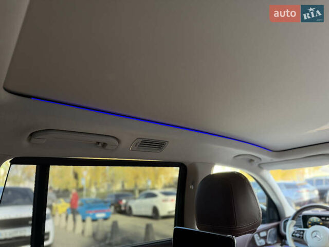 Черный Мерседес Майбах, объемом двигателя 3.98 л и пробегом 60 тыс. км за 150000 $, фото 42 на Automoto.ua