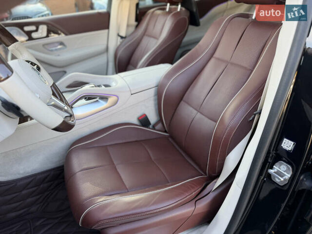 Черный Мерседес Майбах, объемом двигателя 3.98 л и пробегом 60 тыс. км за 150000 $, фото 11 на Automoto.ua
