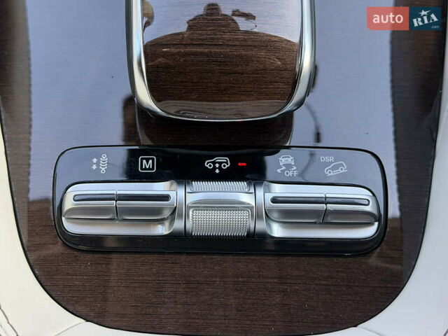 Черный Мерседес Майбах, объемом двигателя 3.98 л и пробегом 60 тыс. км за 150000 $, фото 25 на Automoto.ua