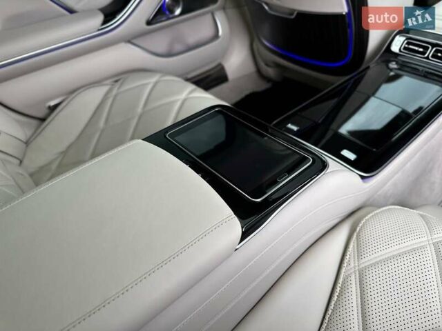 Черный Мерседес Майбах, объемом двигателя 6 л и пробегом 19 тыс. км за 209900 $, фото 86 на Automoto.ua