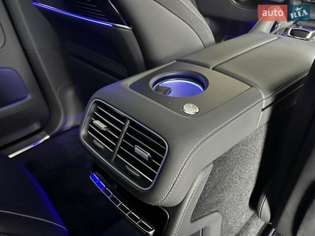 Черный Мерседес Майбах, объемом двигателя 3.98 л и пробегом 1 тыс. км за 232461 $, фото 31 на Automoto.ua