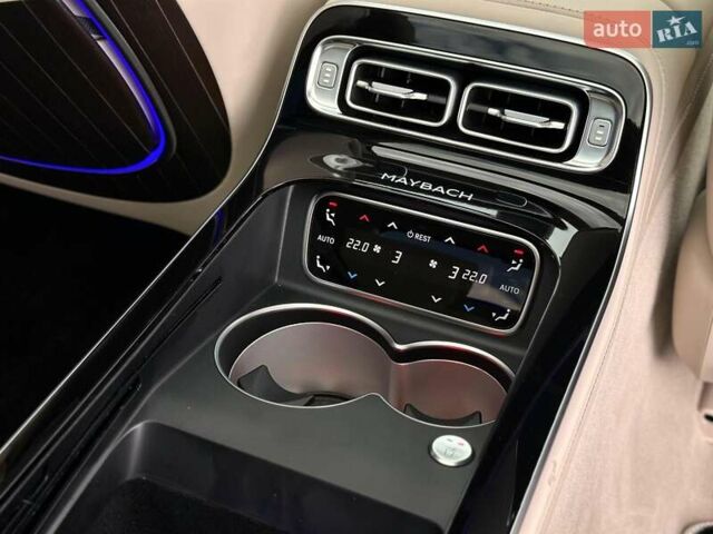 Черный Мерседес Майбах, объемом двигателя 6 л и пробегом 19 тыс. км за 209900 $, фото 93 на Automoto.ua