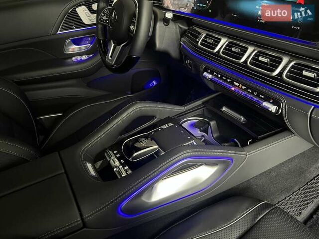 Черный Мерседес Майбах, объемом двигателя 3.98 л и пробегом 1 тыс. км за 232461 $, фото 35 на Automoto.ua