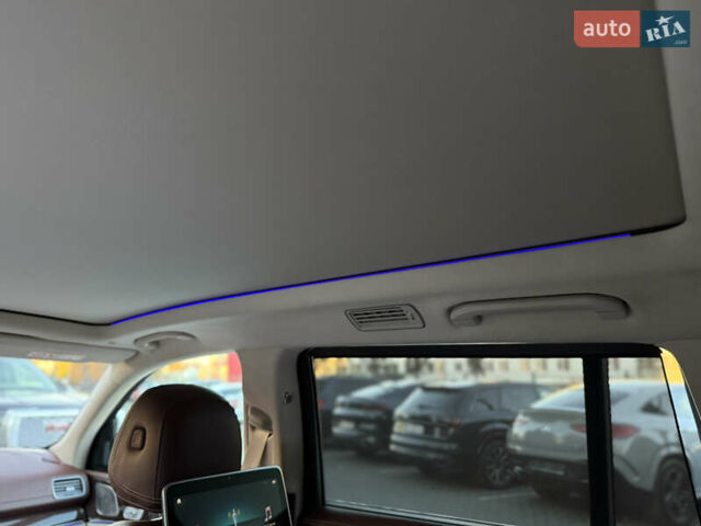 Черный Мерседес Майбах, объемом двигателя 3.98 л и пробегом 98 тыс. км за 154900 $, фото 76 на Automoto.ua