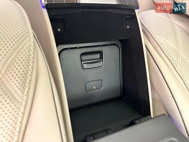 Черный Мерседес Майбах, объемом двигателя 6 л и пробегом 19 тыс. км за 209900 $, фото 89 на Automoto.ua