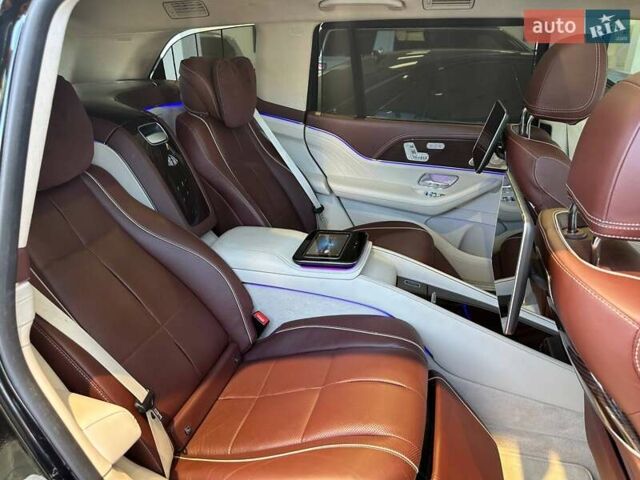 Черный Мерседес Майбах, объемом двигателя 4 л и пробегом 56 тыс. км за 154900 $, фото 26 на Automoto.ua