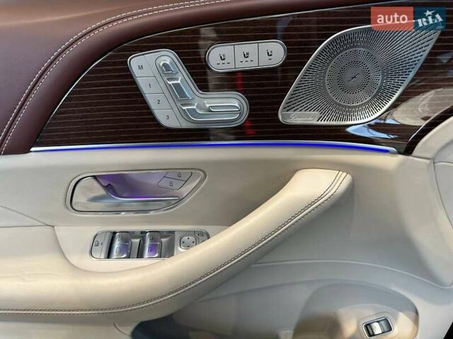 Черный Мерседес Майбах, объемом двигателя 4 л и пробегом 56 тыс. км за 154900 $, фото 13 на Automoto.ua