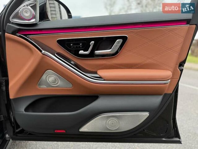 Черный Мерседес Майбах, объемом двигателя 3.98 л и пробегом 43 тыс. км за 179900 $, фото 41 на Automoto.ua