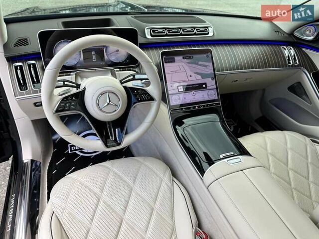 Черный Мерседес Майбах, объемом двигателя 6 л и пробегом 19 тыс. км за 209900 $, фото 44 на Automoto.ua