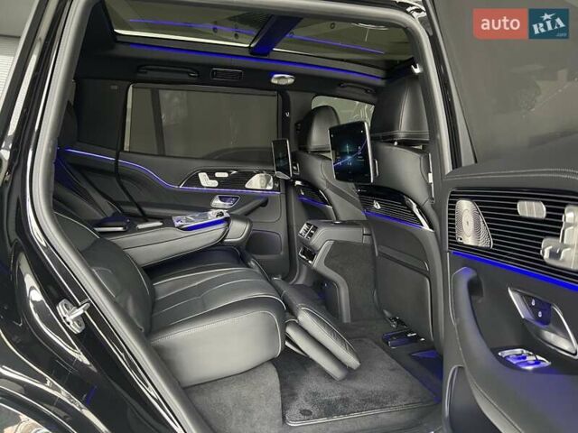 Черный Мерседес Майбах, объемом двигателя 3.98 л и пробегом 1 тыс. км за 232461 $, фото 26 на Automoto.ua