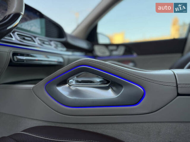 Черный Мерседес Майбах, объемом двигателя 3.98 л и пробегом 98 тыс. км за 154900 $, фото 33 на Automoto.ua