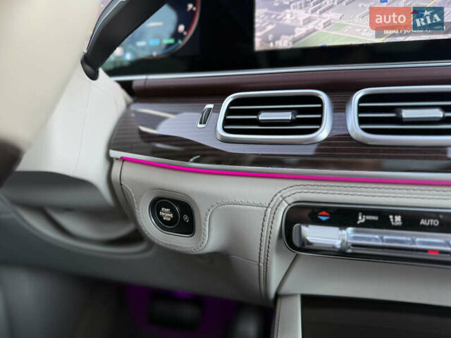 Черный Мерседес Майбах, объемом двигателя 3.98 л и пробегом 98 тыс. км за 154900 $, фото 39 на Automoto.ua