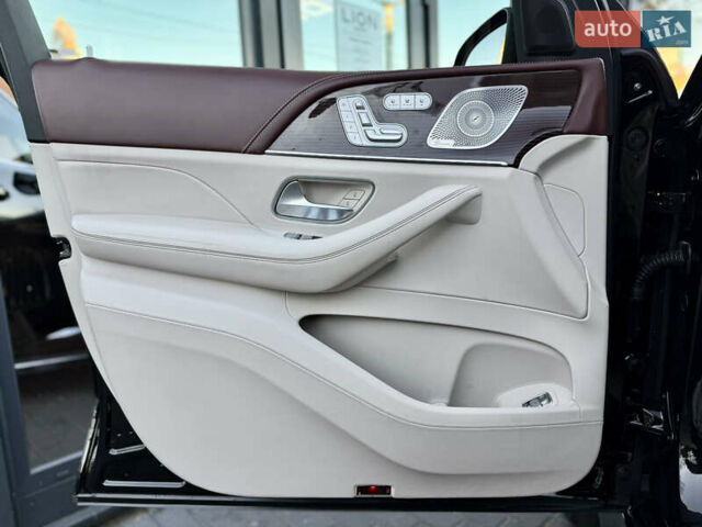 Черный Мерседес Майбах, объемом двигателя 3.98 л и пробегом 98 тыс. км за 154900 $, фото 22 на Automoto.ua