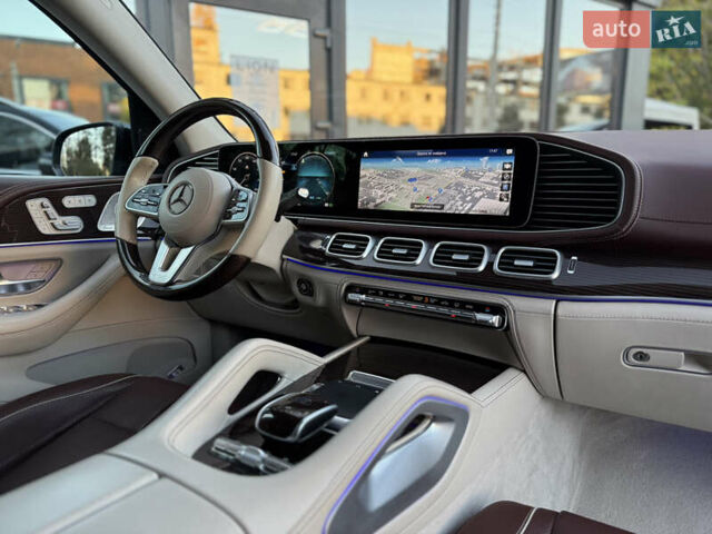 Черный Мерседес Майбах, объемом двигателя 3.98 л и пробегом 98 тыс. км за 154900 $, фото 90 на Automoto.ua