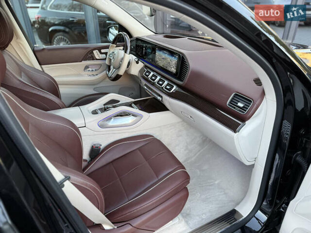 Черный Мерседес Майбах, объемом двигателя 3.98 л и пробегом 98 тыс. км за 154900 $, фото 88 на Automoto.ua