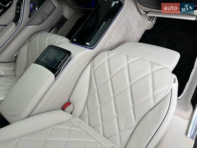 Черный Мерседес Майбах, объемом двигателя 6 л и пробегом 19 тыс. км за 209900 $, фото 76 на Automoto.ua
