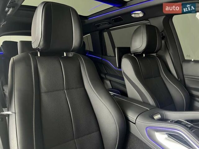 Черный Мерседес Майбах, объемом двигателя 3.98 л и пробегом 1 тыс. км за 232461 $, фото 33 на Automoto.ua