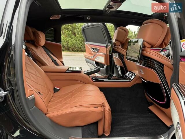 Черный Мерседес Майбах, объемом двигателя 3.98 л и пробегом 43 тыс. км за 179900 $, фото 59 на Automoto.ua