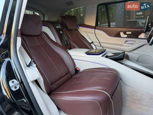 Черный Мерседес Майбах, объемом двигателя 3.98 л и пробегом 98 тыс. км за 154900 $, фото 82 на Automoto.ua