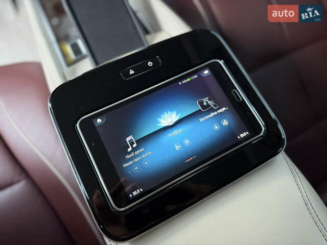 Черный Мерседес Майбах, объемом двигателя 3.98 л и пробегом 98 тыс. км за 154900 $, фото 74 на Automoto.ua