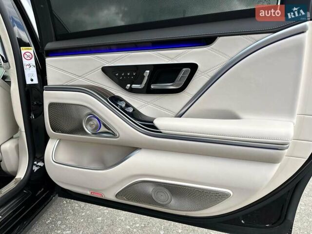 Черный Мерседес Майбах, объемом двигателя 6 л и пробегом 19 тыс. км за 209900 $, фото 69 на Automoto.ua