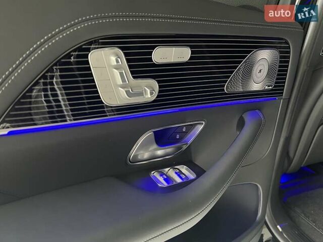 Черный Мерседес Майбах, объемом двигателя 3.98 л и пробегом 1 тыс. км за 232461 $, фото 25 на Automoto.ua