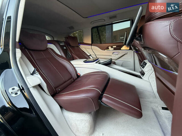 Черный Мерседес Майбах, объемом двигателя 3.98 л и пробегом 98 тыс. км за 154900 $, фото 84 на Automoto.ua