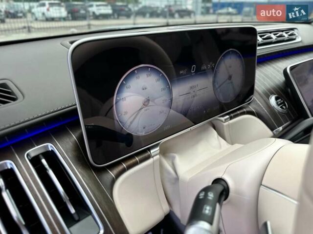 Черный Мерседес Майбах, объемом двигателя 6 л и пробегом 19 тыс. км за 209900 $, фото 52 на Automoto.ua