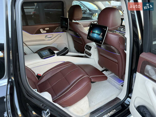 Черный Мерседес Майбах, объемом двигателя 3.98 л и пробегом 98 тыс. км за 154900 $, фото 83 на Automoto.ua