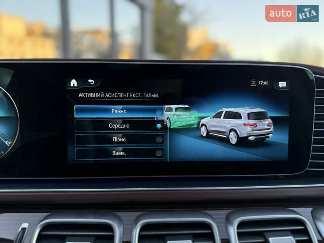 Черный Мерседес Майбах, объемом двигателя 3.98 л и пробегом 98 тыс. км за 154900 $, фото 49 на Automoto.ua