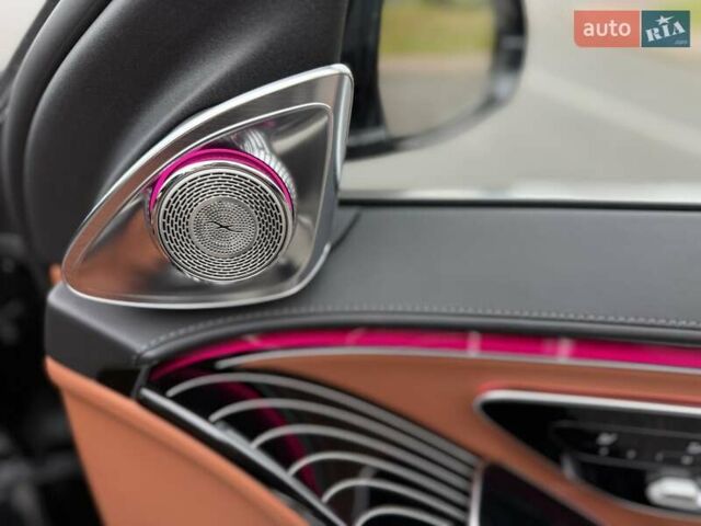 Черный Мерседес Майбах, объемом двигателя 3.98 л и пробегом 43 тыс. км за 179900 $, фото 46 на Automoto.ua