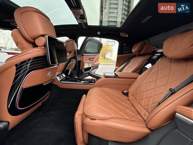 Черный Мерседес Майбах, объемом двигателя 3.98 л и пробегом 43 тыс. км за 179900 $, фото 77 на Automoto.ua
