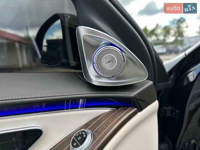 Черный Мерседес Майбах, объемом двигателя 6 л и пробегом 19 тыс. км за 209900 $, фото 42 на Automoto.ua