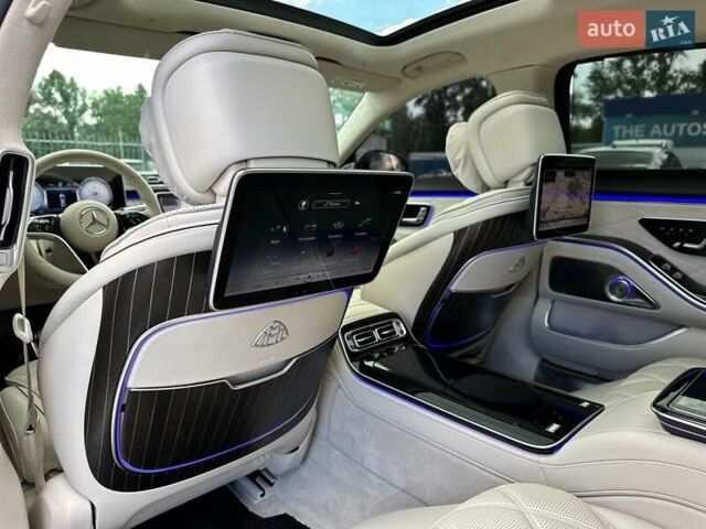 Черный Мерседес Майбах, объемом двигателя 6 л и пробегом 19 тыс. км за 209900 $, фото 97 на Automoto.ua