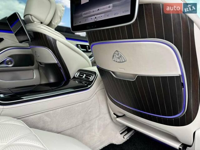 Черный Мерседес Майбах, объемом двигателя 6 л и пробегом 19 тыс. км за 209900 $, фото 71 на Automoto.ua