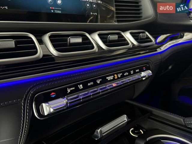 Черный Мерседес Майбах, объемом двигателя 3.98 л и пробегом 1 тыс. км за 232461 $, фото 17 на Automoto.ua