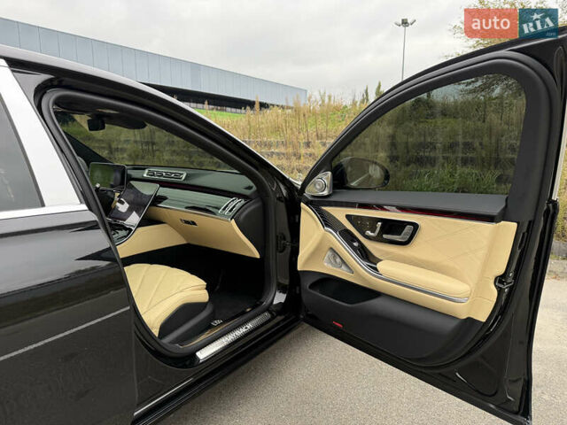 Черный Мерседес Майбах, объемом двигателя 3.98 л и пробегом 18 тыс. км за 208888 $, фото 89 на Automoto.ua