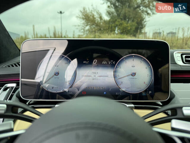 Черный Мерседес Майбах, объемом двигателя 3.98 л и пробегом 18 тыс. км за 208888 $, фото 95 на Automoto.ua