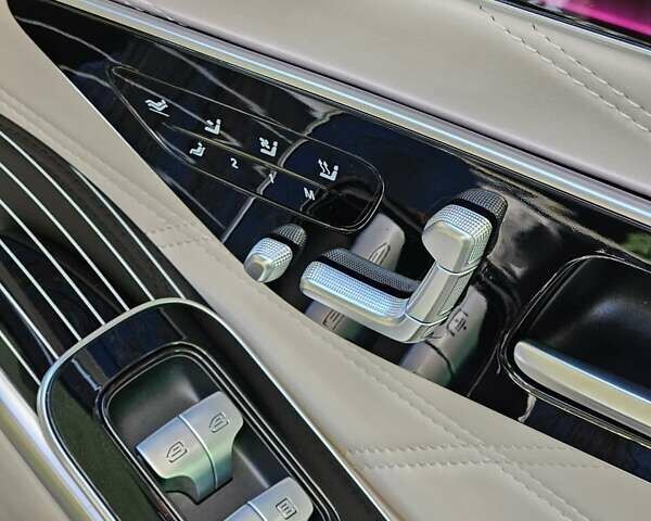 Черный Мерседес Майбах, объемом двигателя 3.98 л и пробегом 30 тыс. км за 195000 $, фото 64 на Automoto.ua