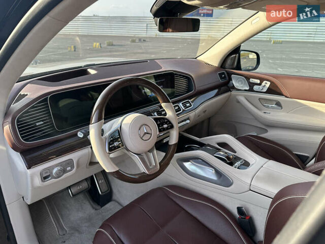 Черный Мерседес Майбах, объемом двигателя 4 л и пробегом 90 тыс. км за 165000 $, фото 10 на Automoto.ua