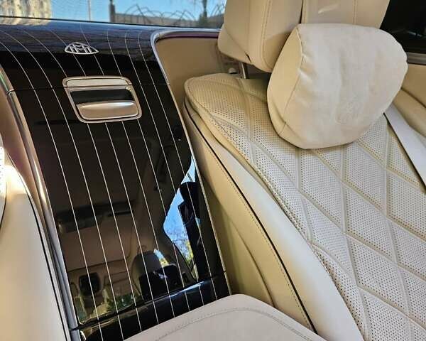 Черный Мерседес Майбах, объемом двигателя 3.98 л и пробегом 30 тыс. км за 195000 $, фото 48 на Automoto.ua