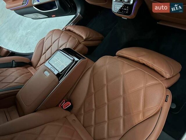 Черный Мерседес Майбах, объемом двигателя 3.98 л и пробегом 44 тыс. км за 190000 $, фото 66 на Automoto.ua