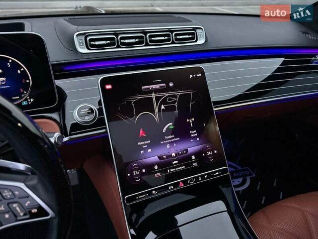 Черный Мерседес Майбах, объемом двигателя 3.98 л и пробегом 44 тыс. км за 190000 $, фото 83 на Automoto.ua